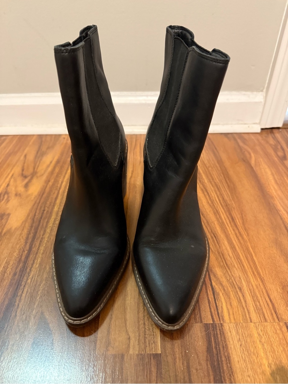 Crown Vintage Black Pointed Toe Leather Ankle Booties